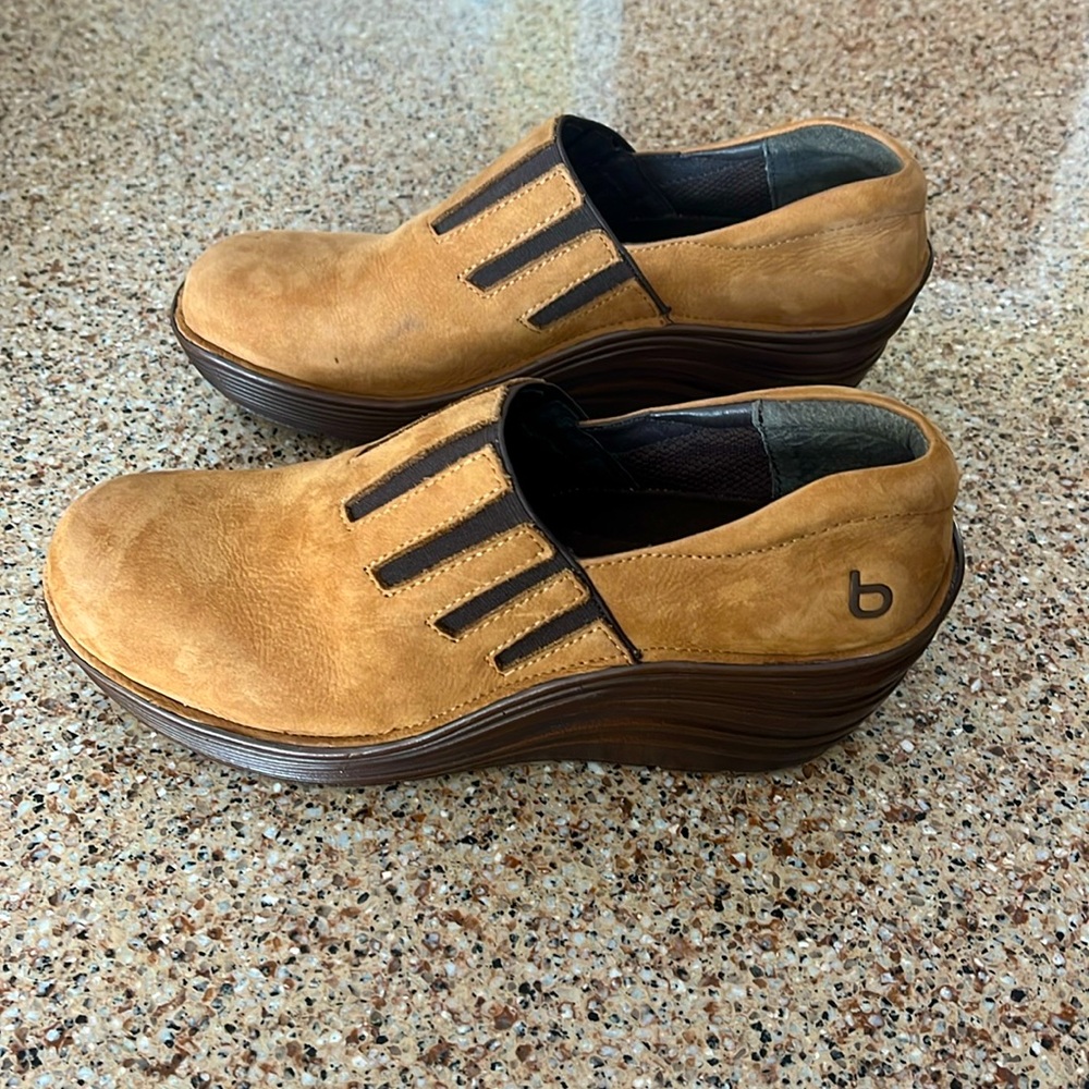 Bionica tan/ light brown wedge.  Side 8.5